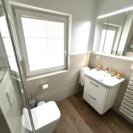 Haus Mit Seeblick, Gratis Nutzung Vom Ahoi Erlebnisbad Und Sauna In - Faehrhaus Nr 14 Feriehus *